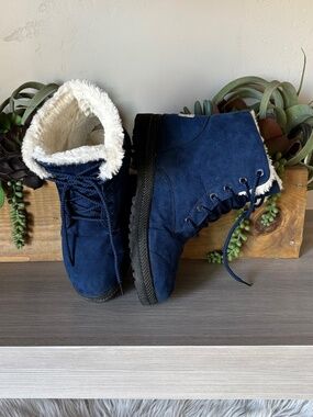 SQL Blue Suede Lace-Up Ankle Boots Faux Fur Lining 8/8&1/2